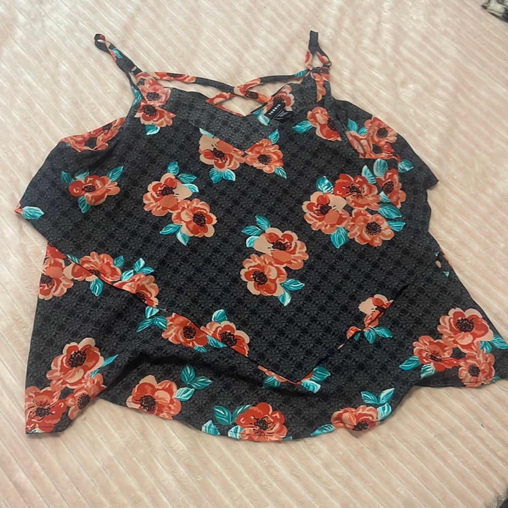 Torrid flower top